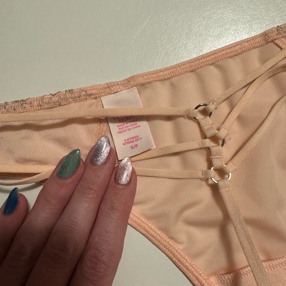 VS THE T-SHIRT Lightly Lined Demi Bra & Panty Set - Picture 10 of 10